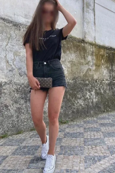 Chiara, 33