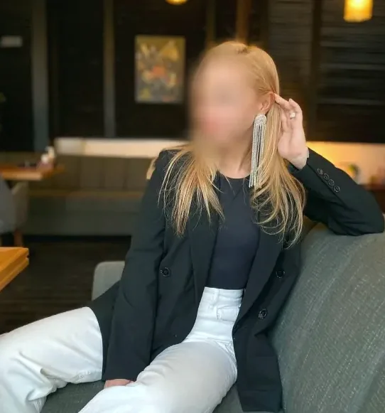 Chiara, 32