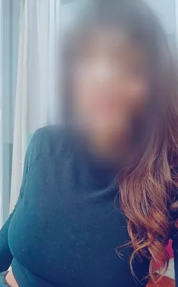 Fiona, 33
