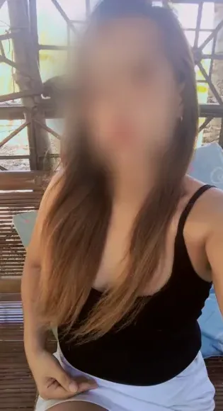 Greta, 32