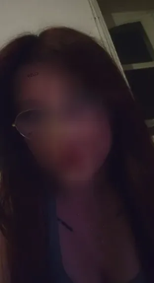 Larissa, 24