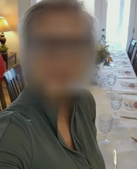 Mia, 38