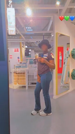 Stefanie, 29