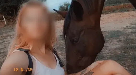 Viktoria, 33
